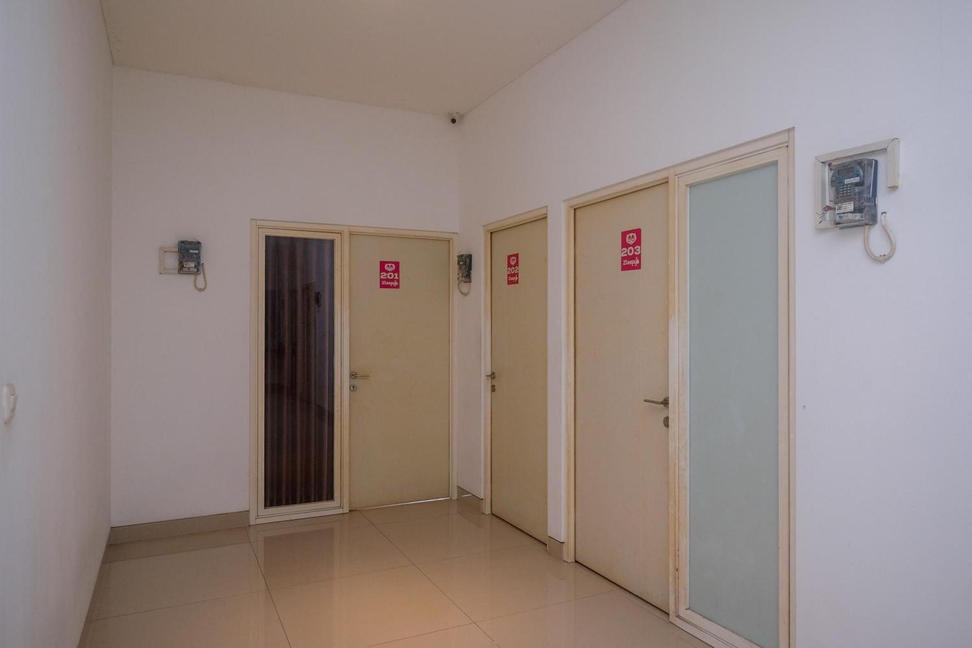 Reddoorz Syariah Near Simpang Lima Semarang Jomblang Exterior foto