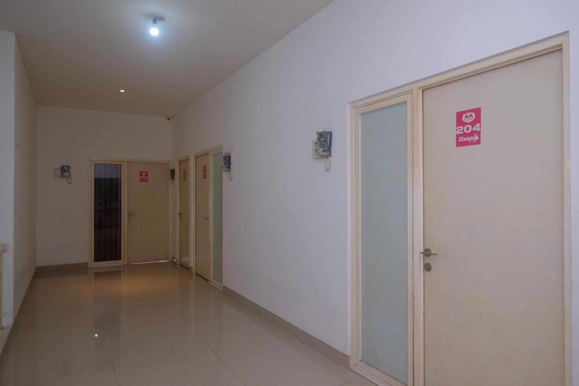 Reddoorz Syariah Near Simpang Lima Semarang Jomblang Exterior foto