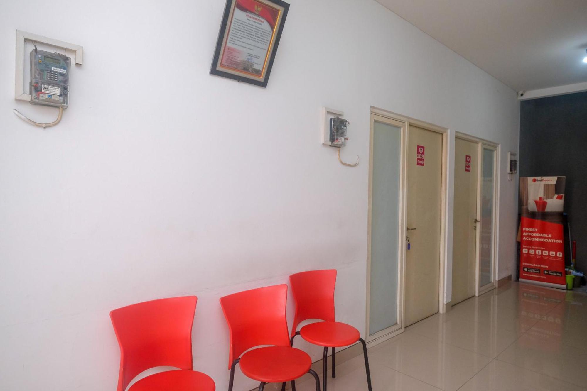 Reddoorz Syariah Near Simpang Lima Semarang Jomblang Exterior foto