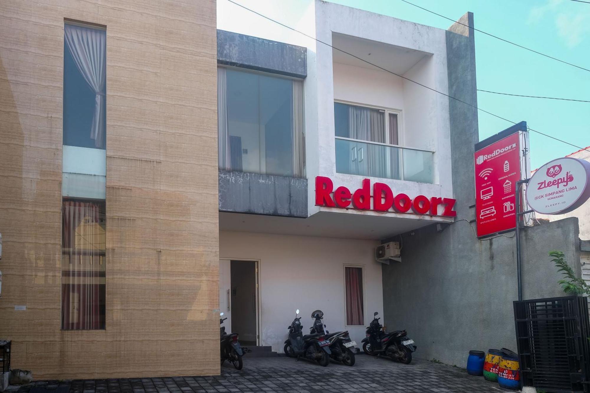 Reddoorz Syariah Near Simpang Lima Semarang Jomblang Exterior foto