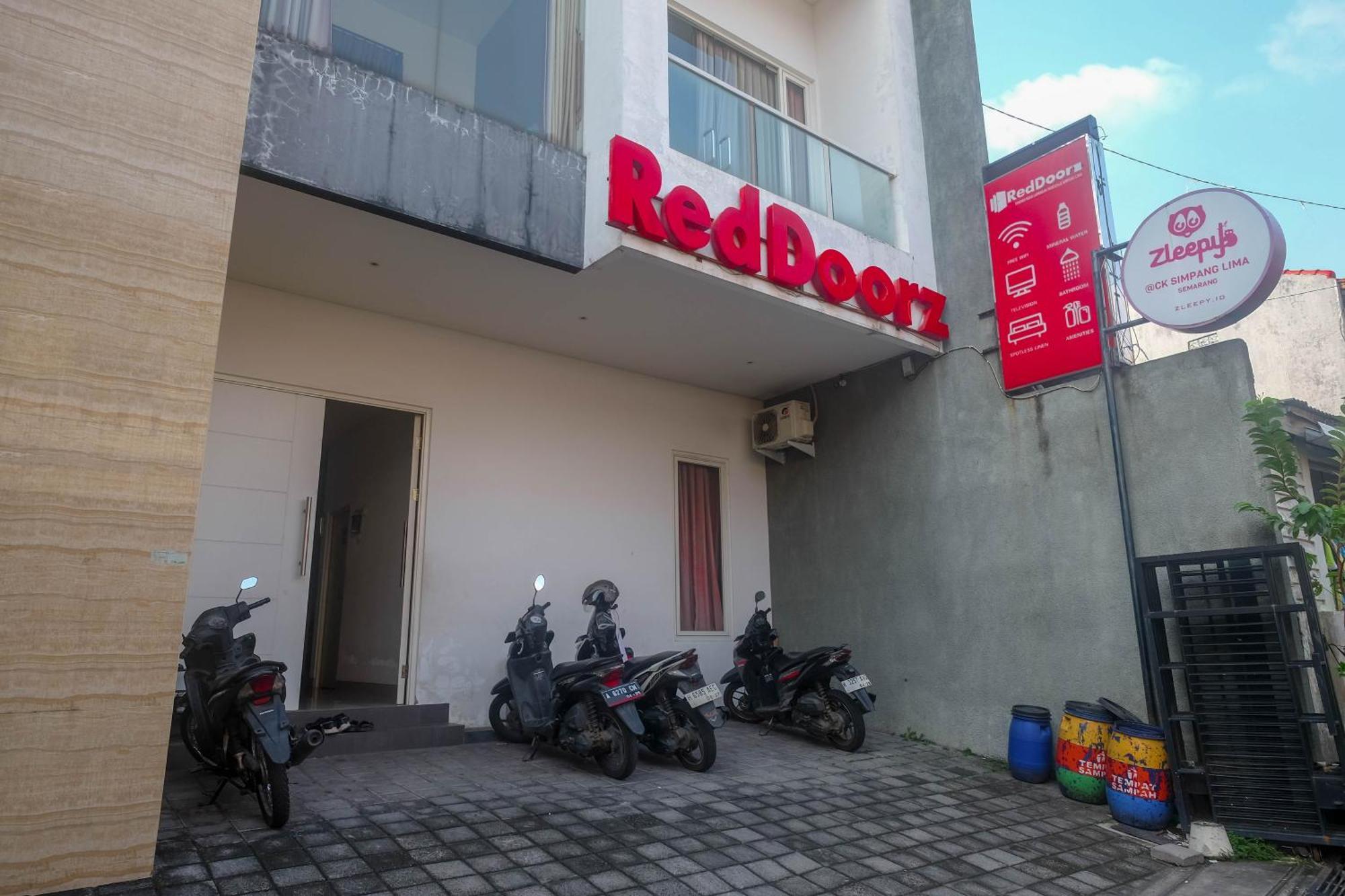 Reddoorz Syariah Near Simpang Lima Semarang Jomblang Exterior foto