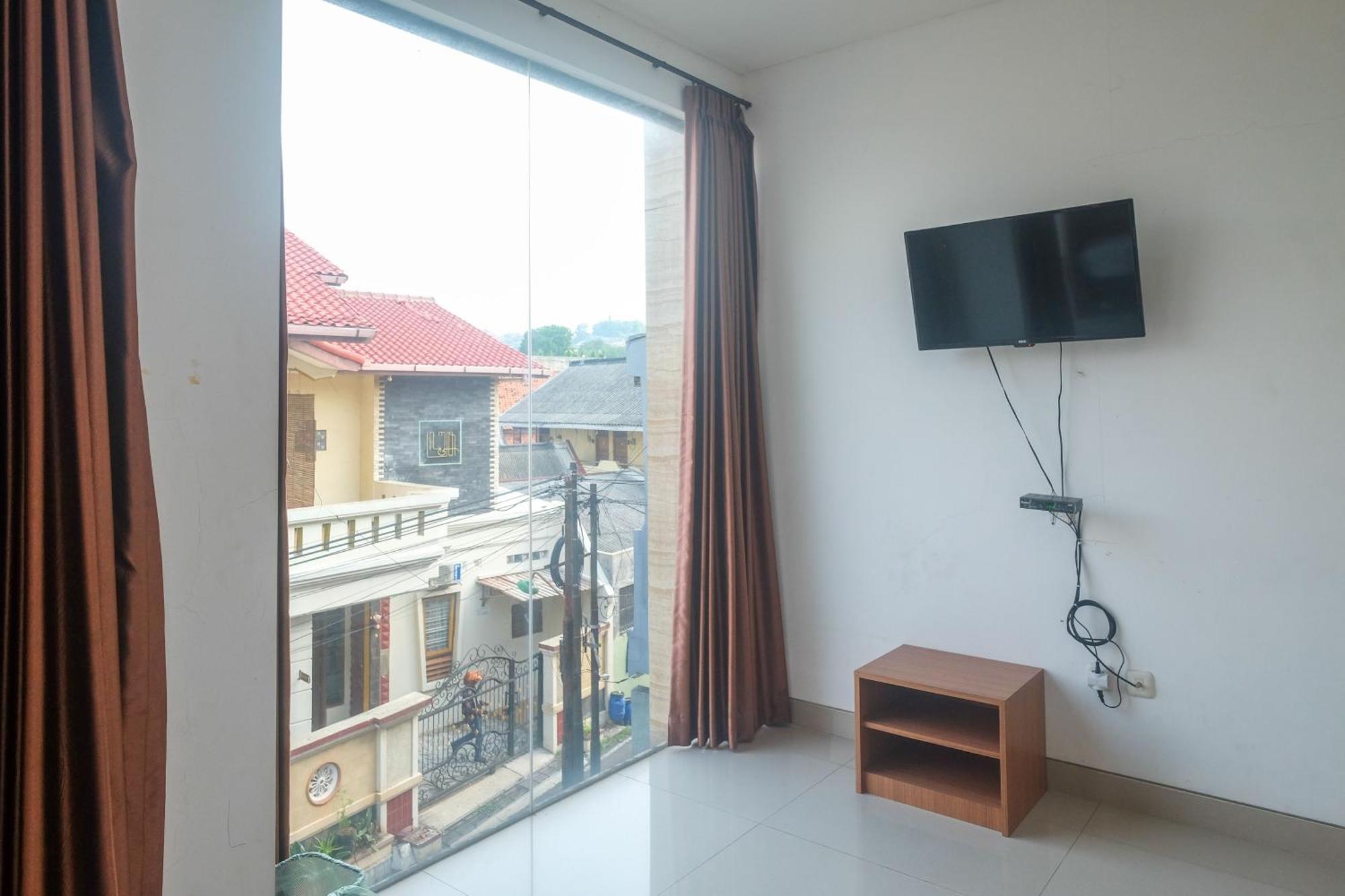 Reddoorz Syariah Near Simpang Lima Semarang Jomblang Exterior foto