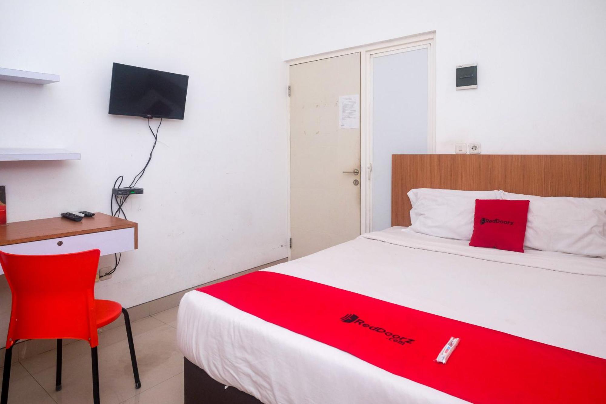 Reddoorz Syariah Near Simpang Lima Semarang Jomblang Exterior foto