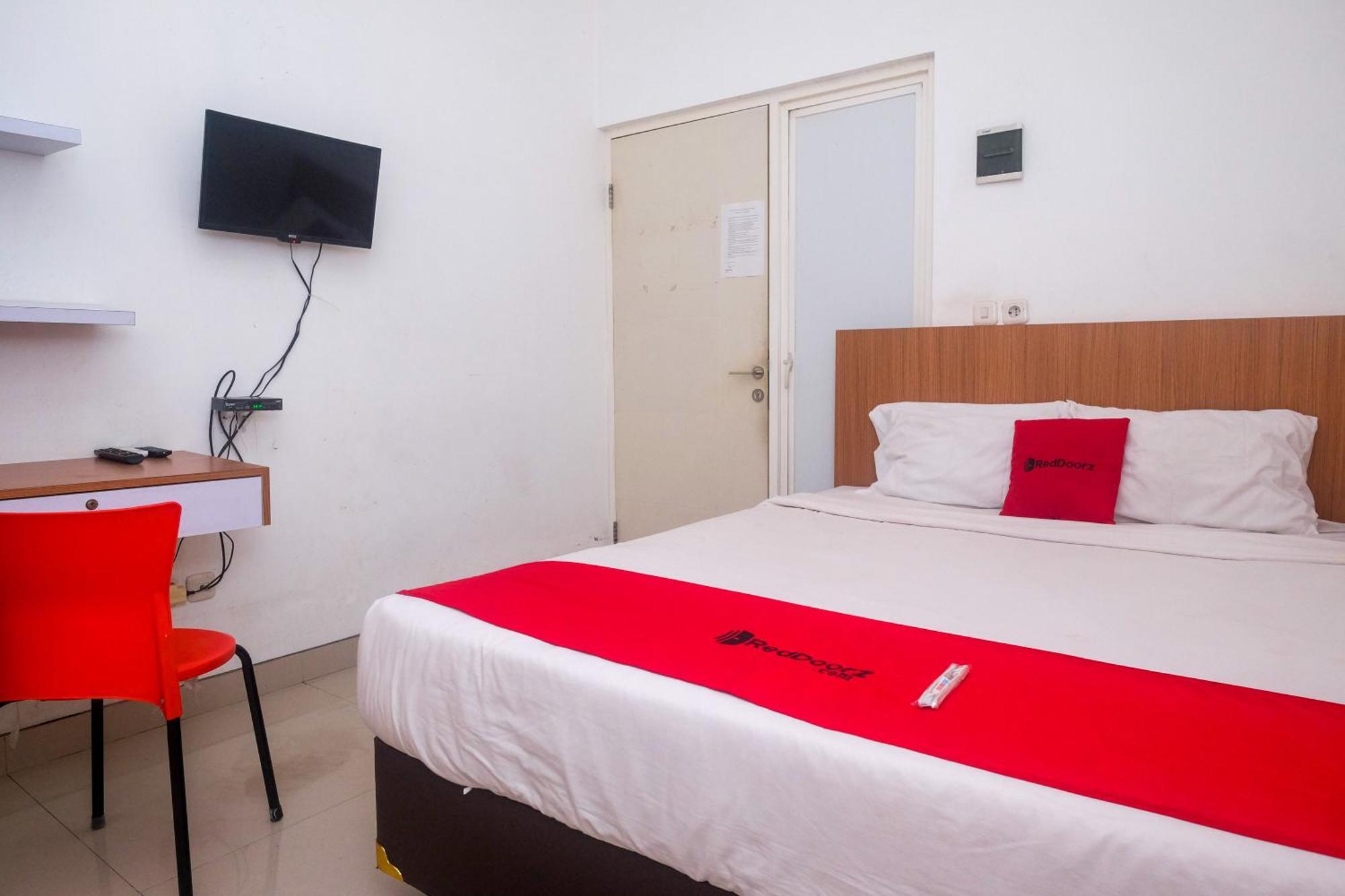 Reddoorz Syariah Near Simpang Lima Semarang Jomblang Exterior foto