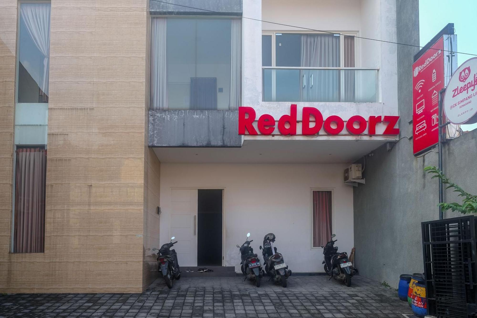 Reddoorz Syariah Near Simpang Lima Semarang Jomblang Exterior foto